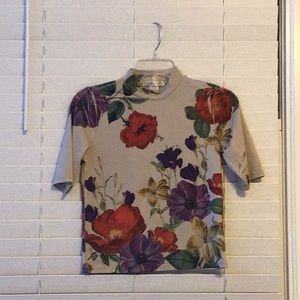 Beautiful flower top short sleeve